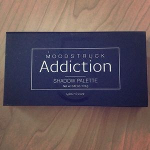 Younique Moodstruck Eyeshadow Palette 5